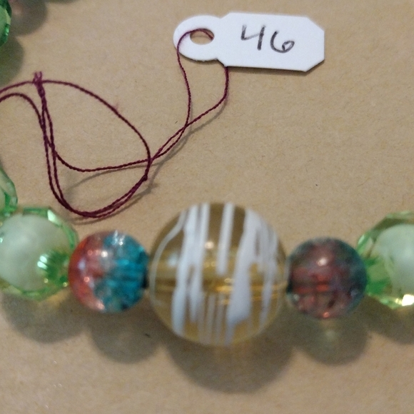 Artemis's Gems custom-made beaded bracelet with large glass swirl bead, green - Picture 2 of 4